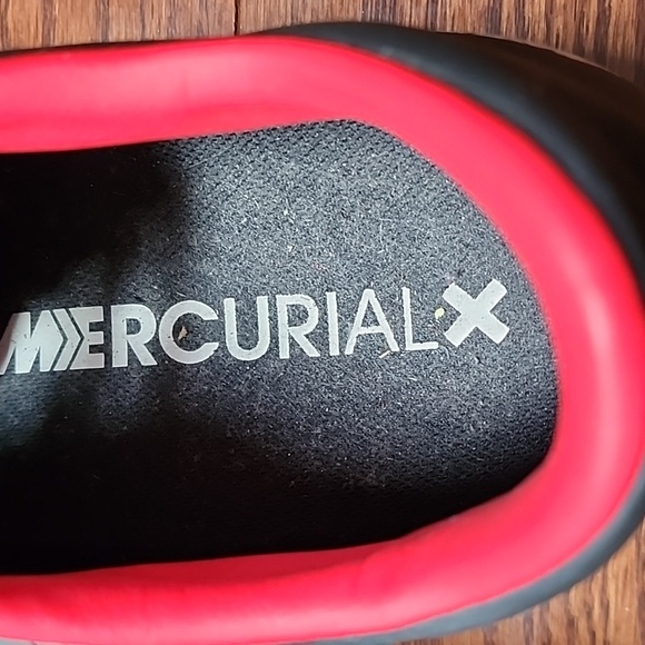 Mens indoor Nike brand soccer shoes size 11 - Picture 4 of 5